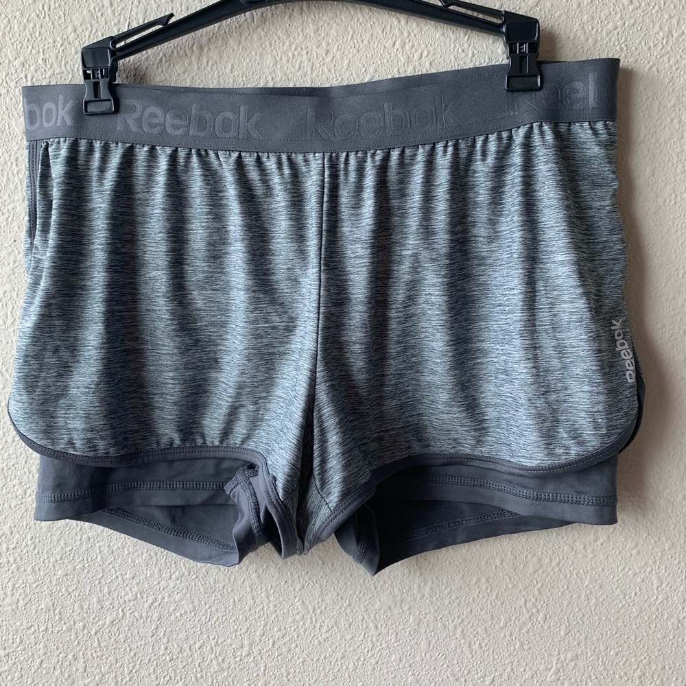 Grey medium Reebok athletic shorts 👟
